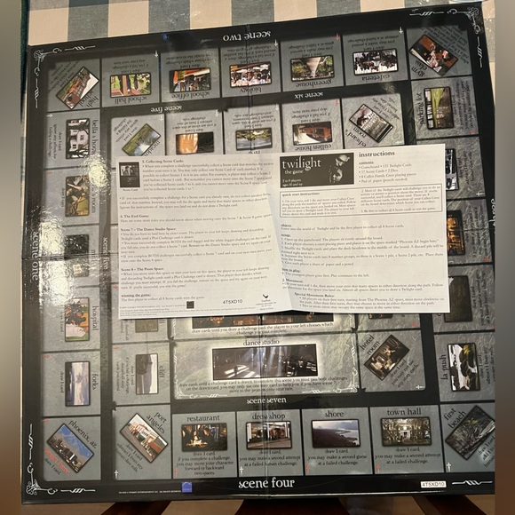 Twilight The Movie Board Game 2009 Collectible Willing to bundle with Keychain - Picture 4 of 5